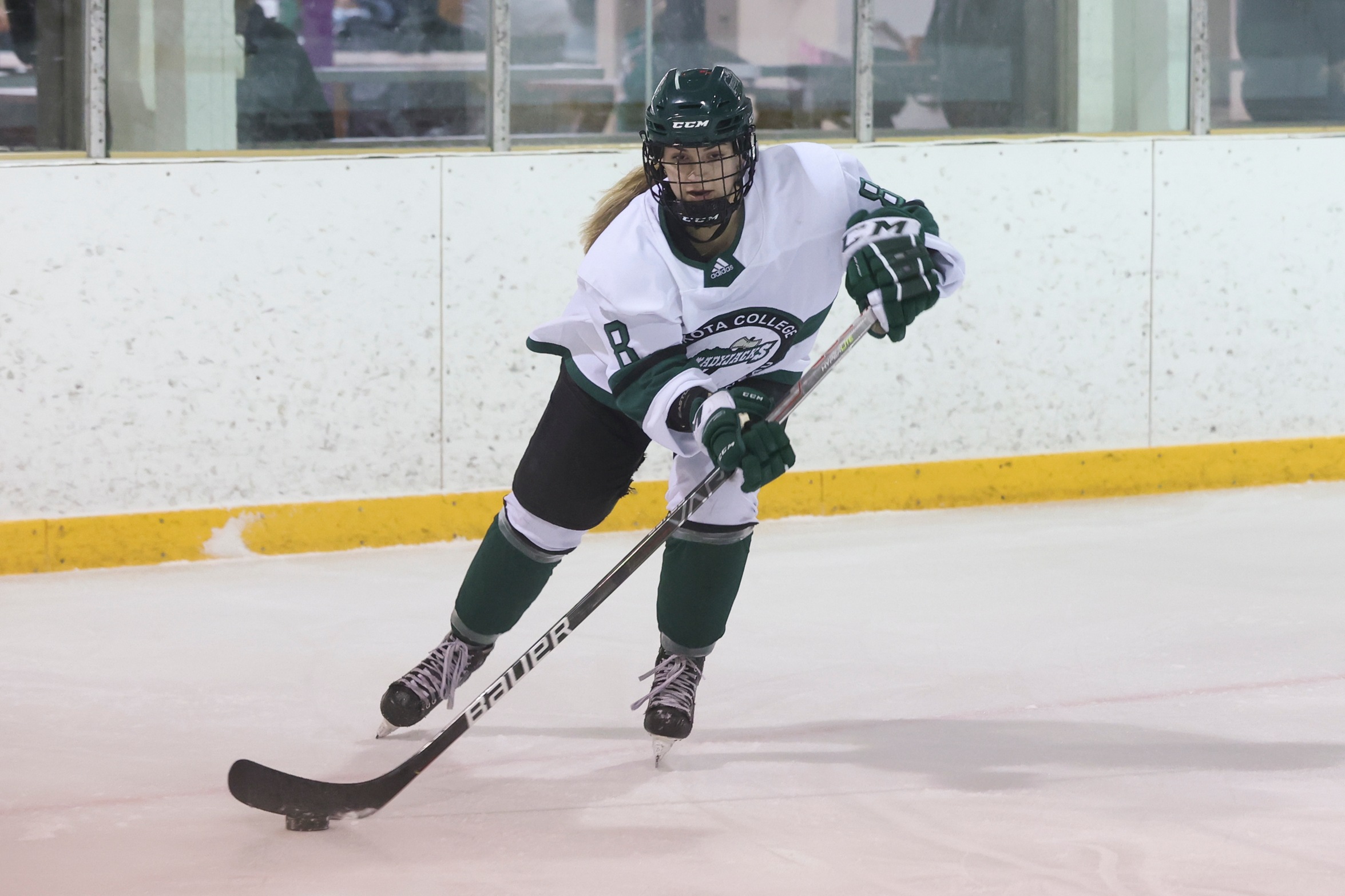 Lumberjacks Sweep Royals, Win on Sophomore Night