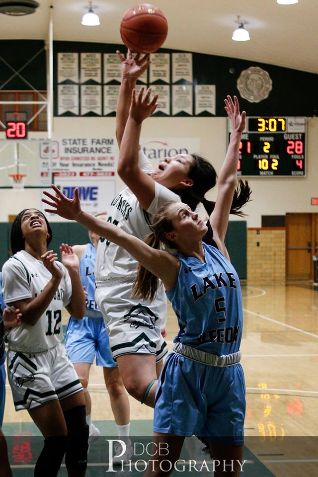 WBB plays league leaders tough
