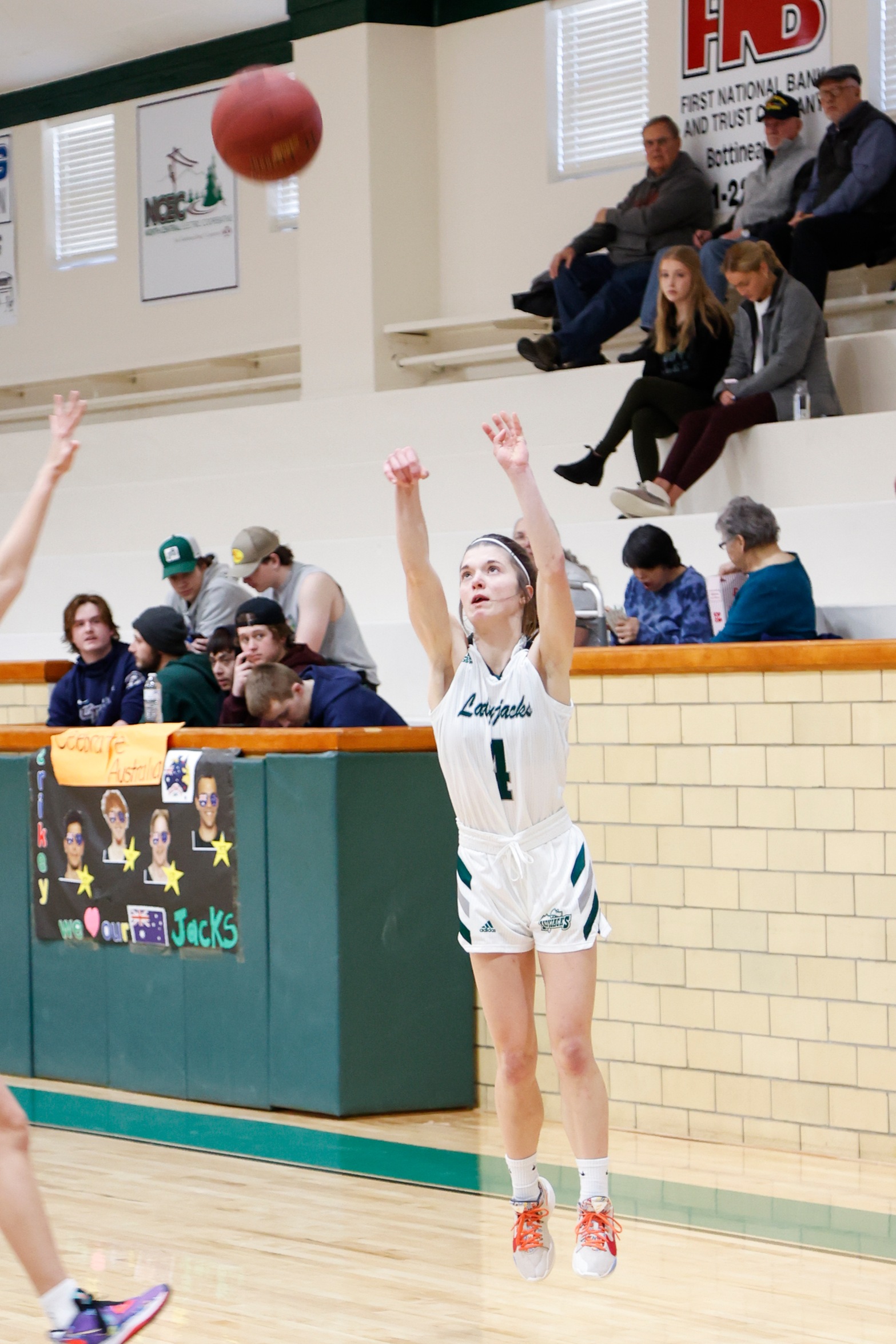 Ladyjacks Drop a Pair of Games