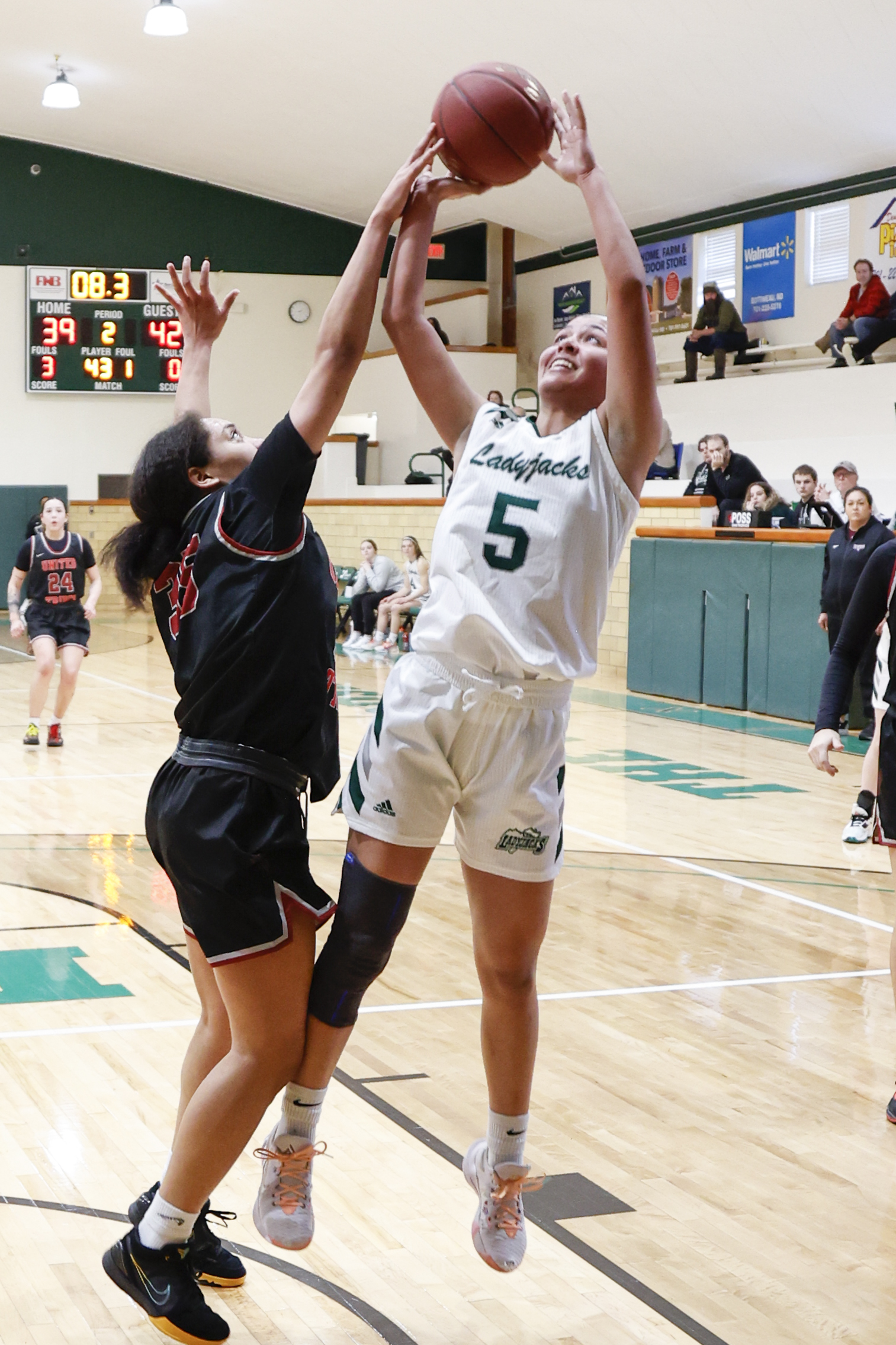 Ladyjacks Fall to Bucs
